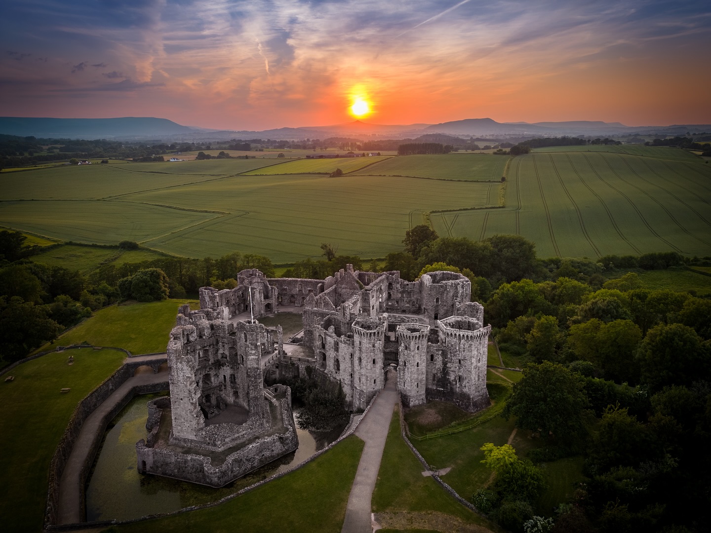 Raglan Castle at Dawn by @fbjmavric